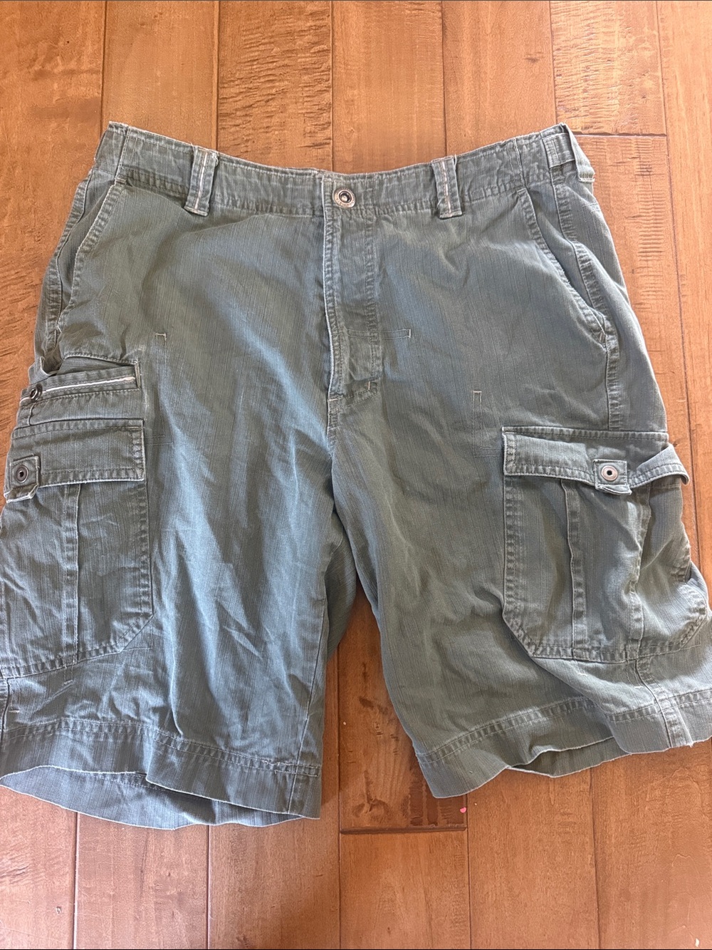 Men's Columbia Cargo Shorts — Military Green Utility Style